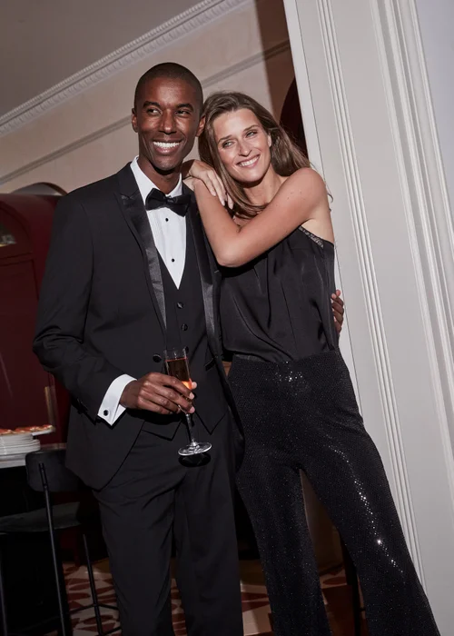 Taylor & Wright White Regular Fit Shirt & Bow Tie Set - 15 Collar Image 3