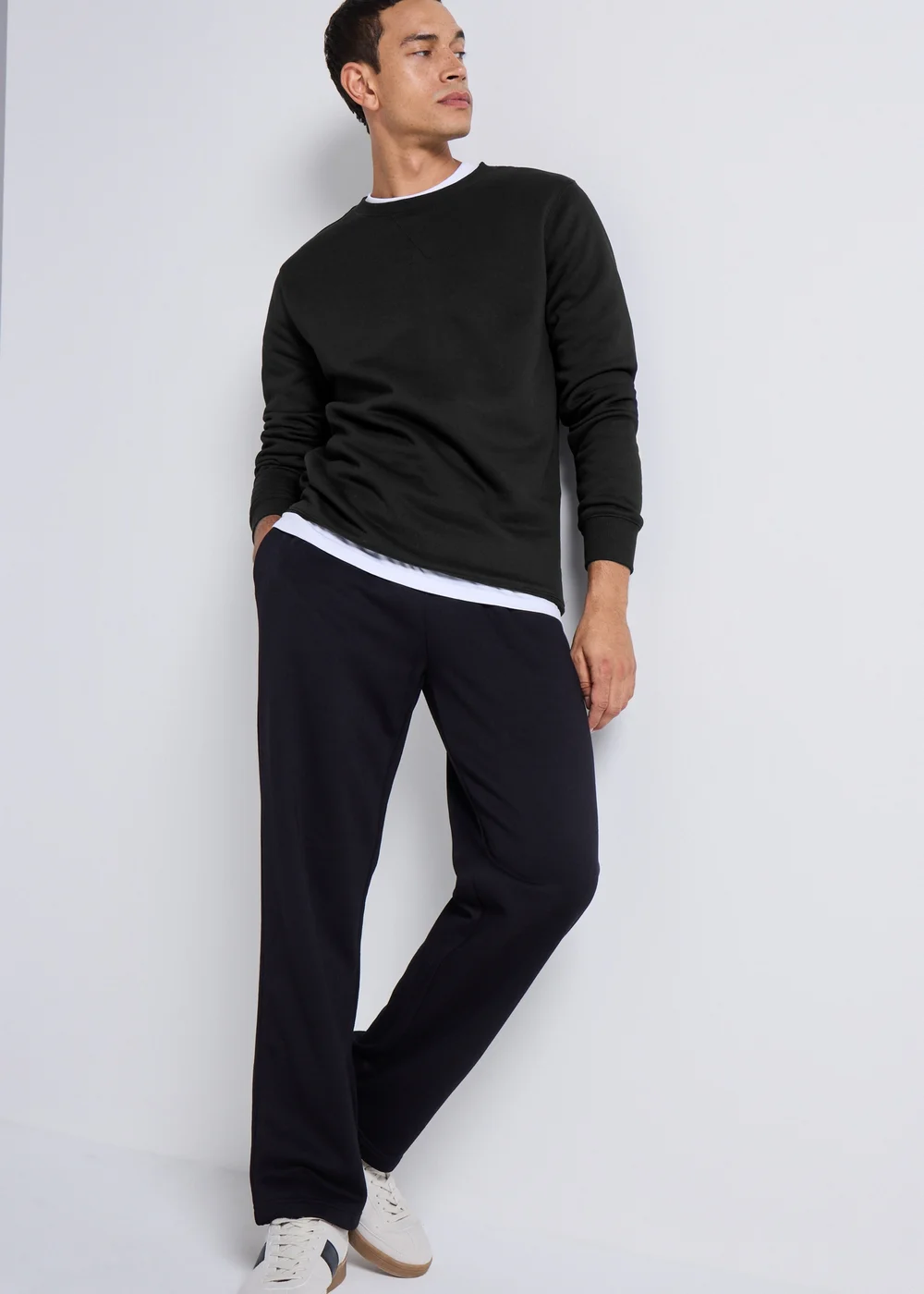 Black Essential Crew Neck Sweatshirt - Small Image 2