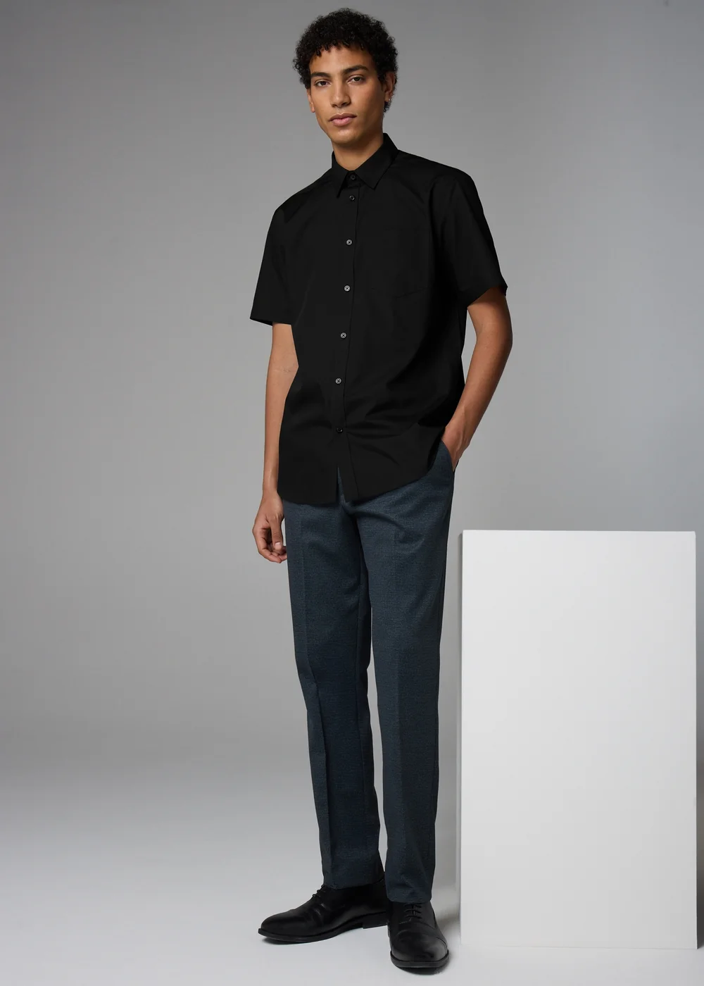 Taylor & Wright Black Easy Care Short Sleeve Shirt - 14.5 Collar Image 2