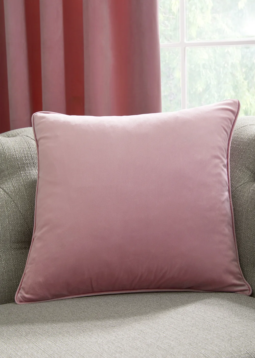 Laurence Llewelyn-Bowen Montrose Velvet Cushion (43cm x 43cm) - One Size Image 1