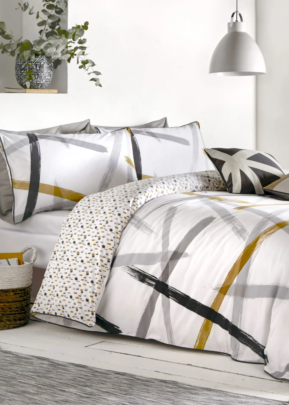 Appletree Leda Grey Duvet Cover Set - King Image 1