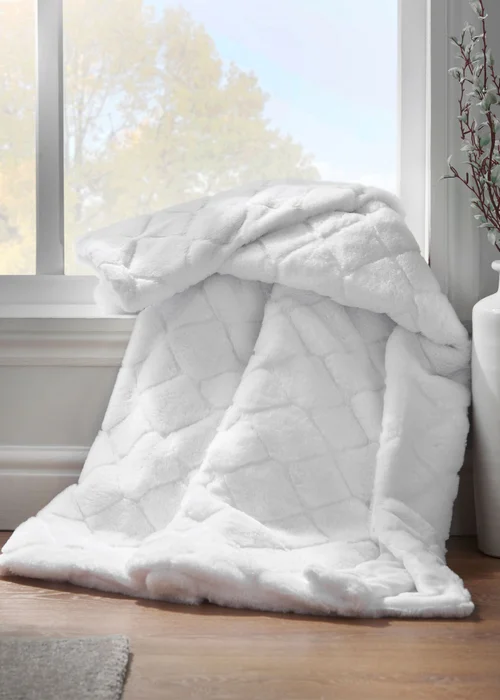 Catherine Lansfield Cosy Diamond Faux Fur Soft 130x170cm Blanket Throw White - One Size Image 1