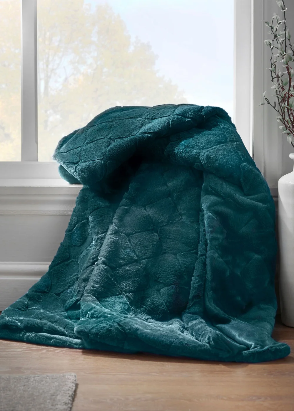 Catherine Lansfield Cosy Diamond Faux Fur Soft 130x170cm Blanket Throw Bottle Green - One Size Image 1