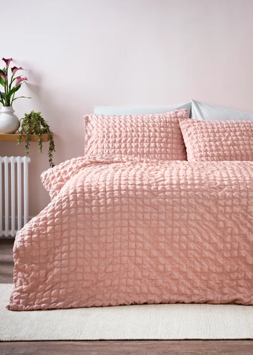 Pink Seersucker Duvet Set - Double Image 1