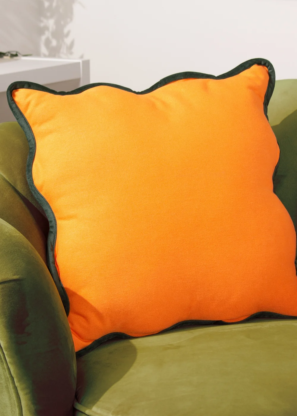 Heya Home Wiggle Velvet Piped Ready Filled Cushion (45cm x 45cm x 8cm) Orange/Green - One Size Image 1
