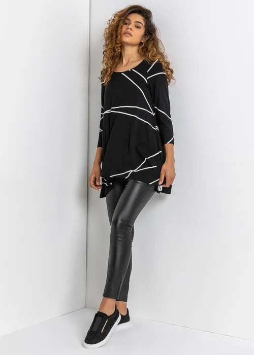Roman Black Linear Print Hanky Hem Top - Size 18 Image 4