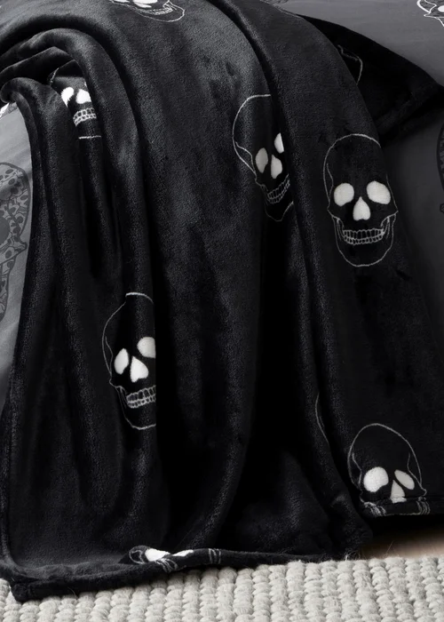 Catherine Lansfield Skulls Cosy Fleece 130x170cm Blanket Throw Grey - One Size Image 4