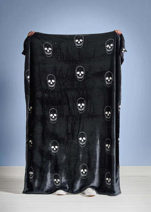 Catherine Lansfield Skulls Cosy Fleece 130x170cm Blanket Throw Grey - One Size Image 3