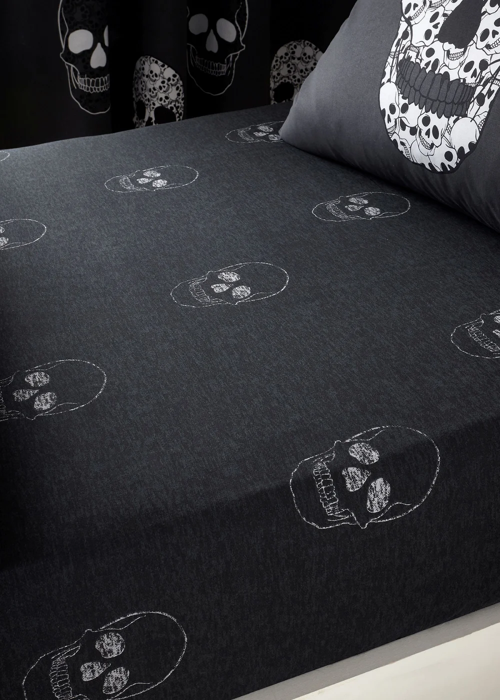 Catherine Lansfield Skulls Fitted Sheet - Fitted Single Image 1
