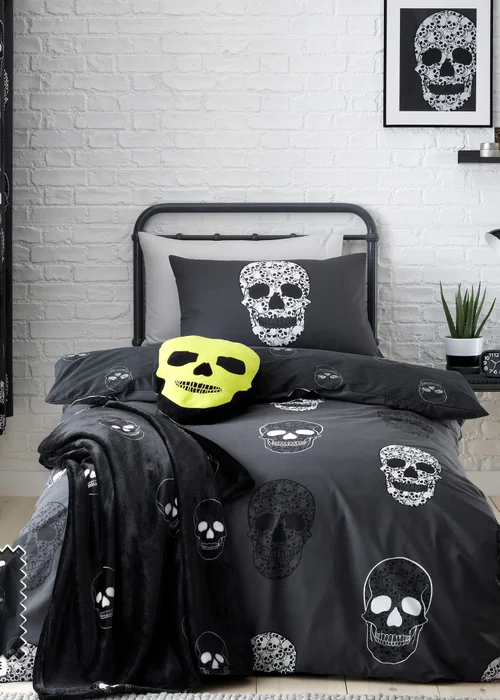 Catherine Lansfield Skulls Reversible Duvet Cover Set Grey - Single Image 1