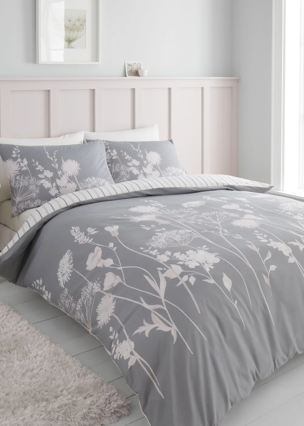 Catherine Lansfield Meadowsweet Floral Reversible Duvet Cover Set Grey Pink - Single Image 1