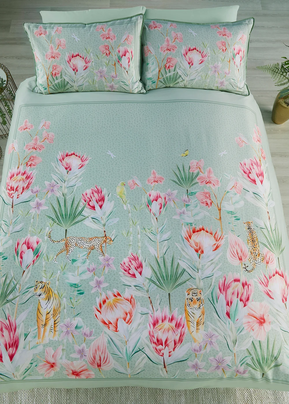 Soiree Tropical Leopard Sateen Green Duvet Cover Set - Double Image 3