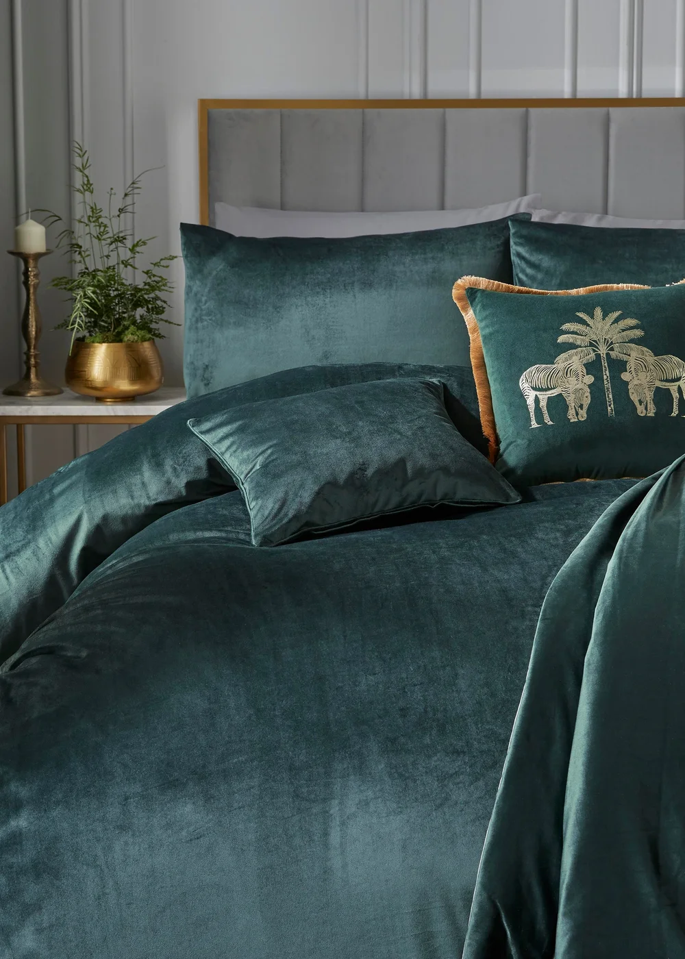 Laurence Llewelyn-Bowen Montrose Velvet Green Duvet Cover Set - Double Image 4