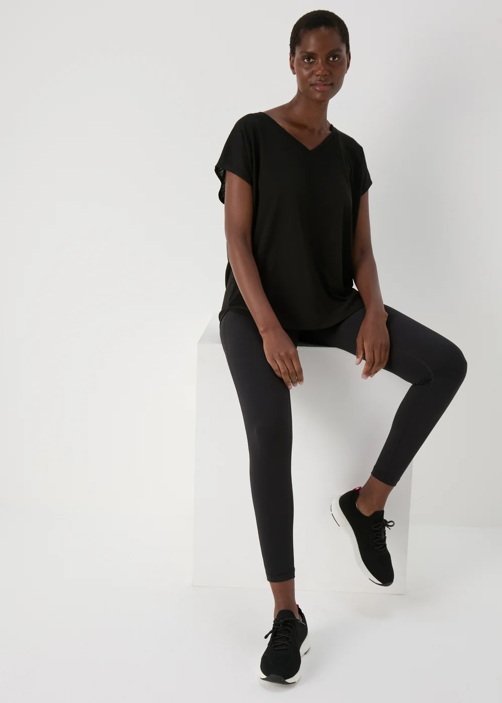 Souluxe Black V-Neck Sports T Shirt - S Image 4