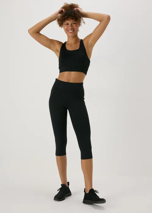 Souluxe Black Capri Leggings - Size 8 Image 1