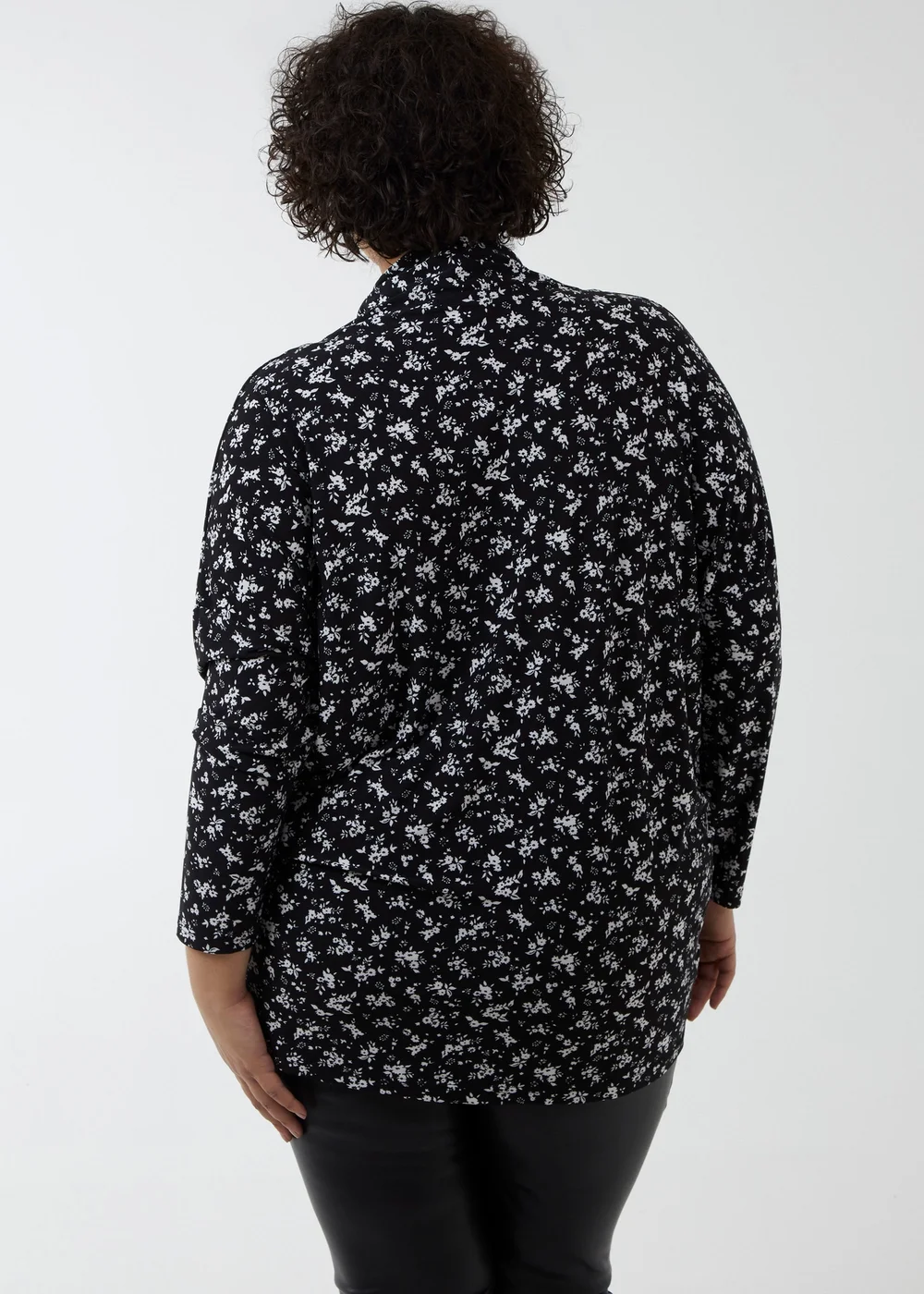 Blue Vanilla Black Curve Draped Dip Hem Top - Size 22-24 Image 2