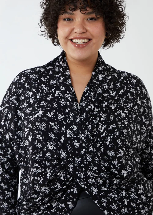 Blue Vanilla Black Curve Draped Dip Hem Top - Size 22-24 Image 3