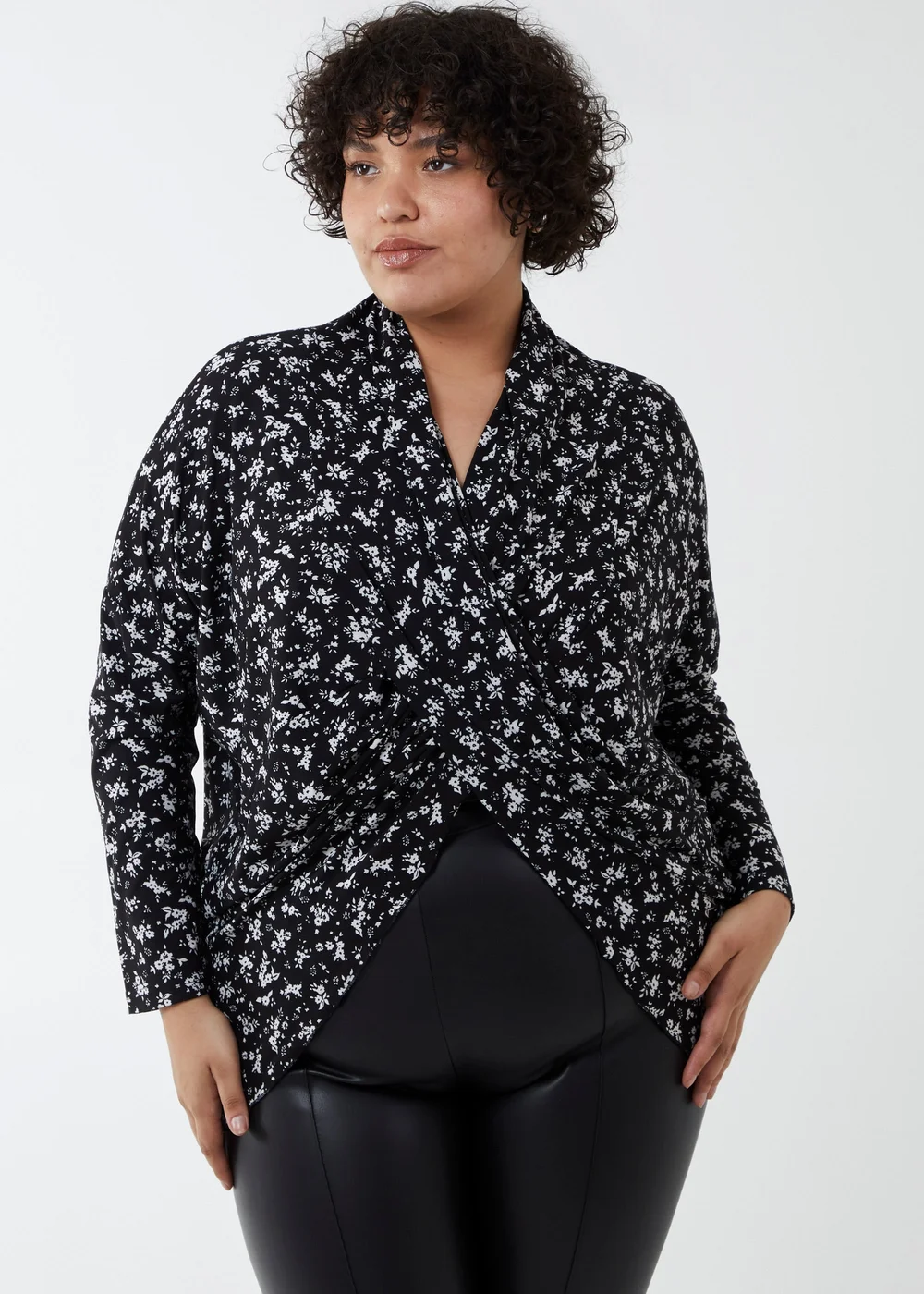 Blue Vanilla Black Curve Draped Dip Hem Top - Size 22-24 Image 1