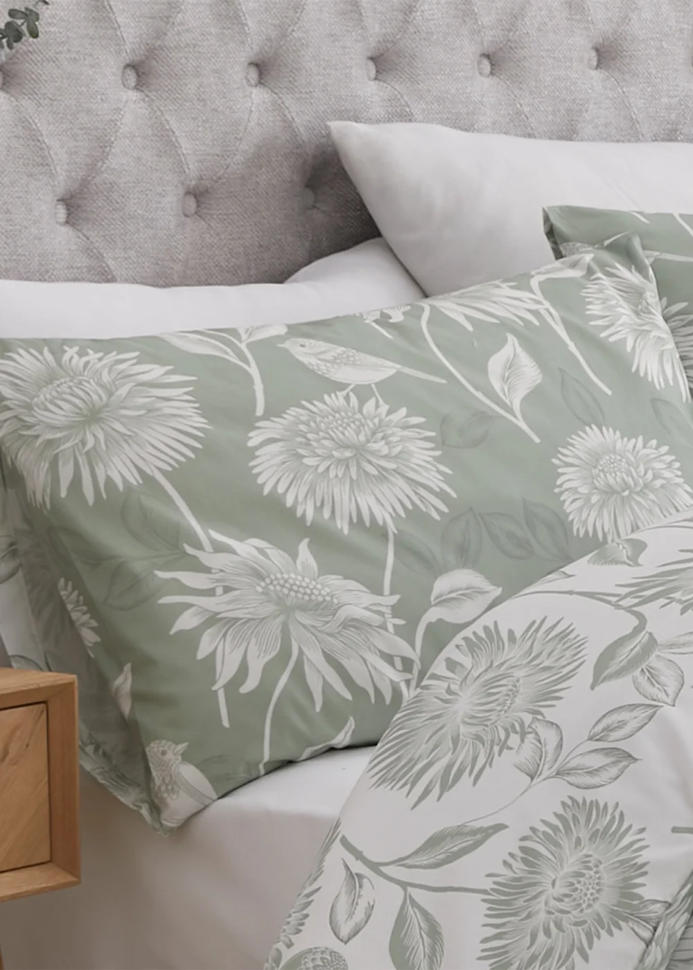 Dreams & Drapes Design Chrysanthemum Green Duvet Cover Set - Double Image 2