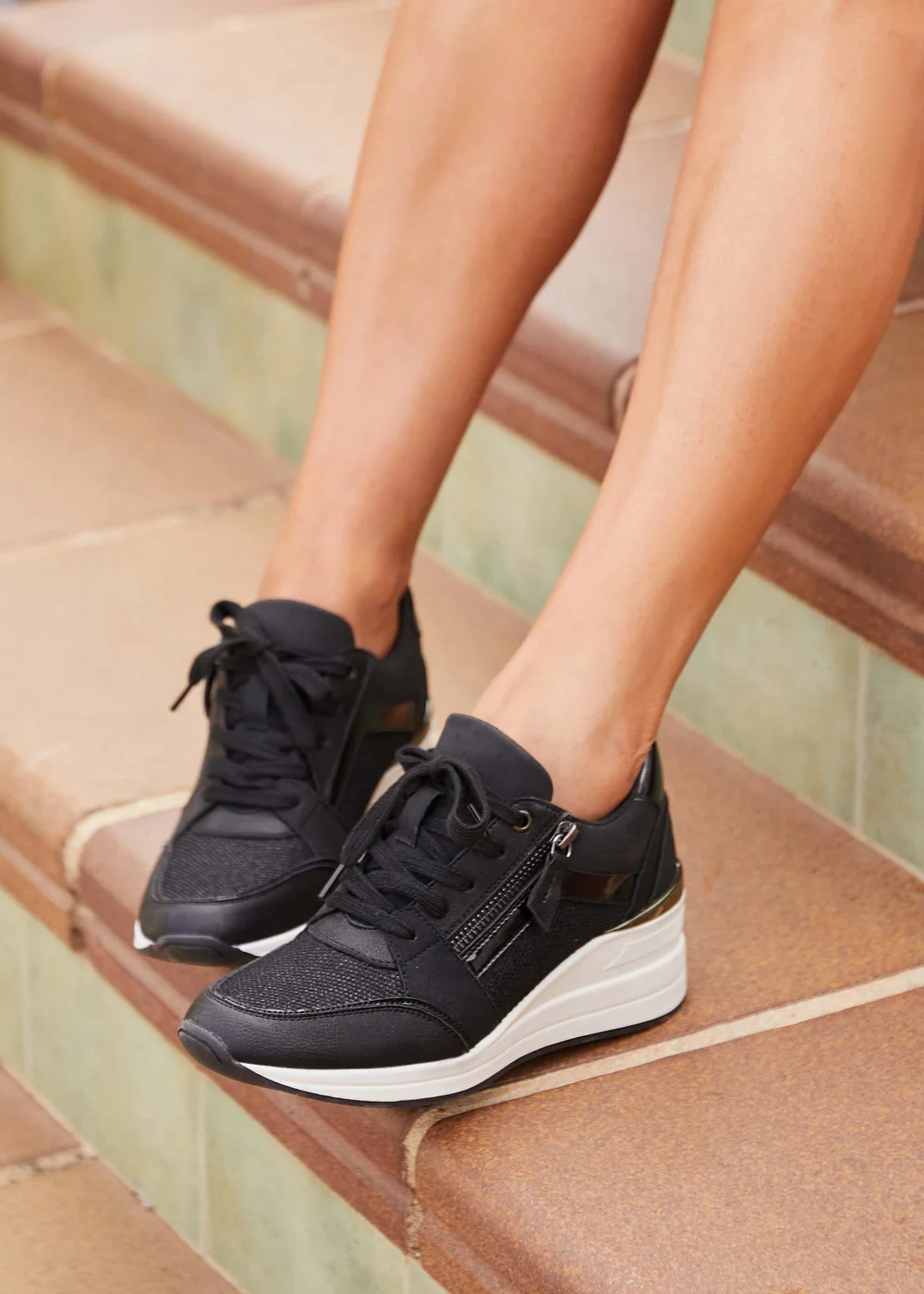 Linzi Everett Black Glitter Wedged Trainer - Size 5 Image 1