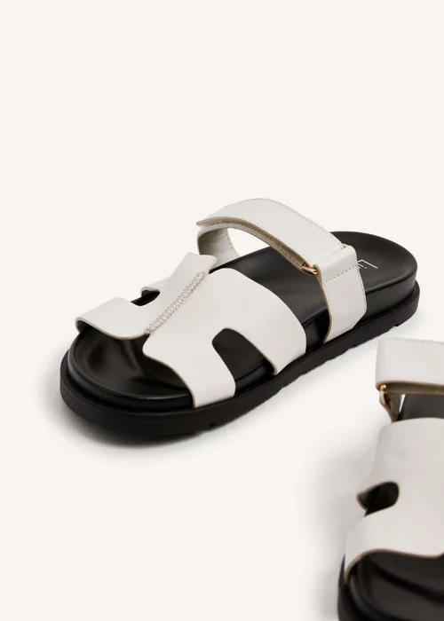 Linzi Emmy White Faux Leather Footbed Linked Design Sandal - Size 4 Image 4