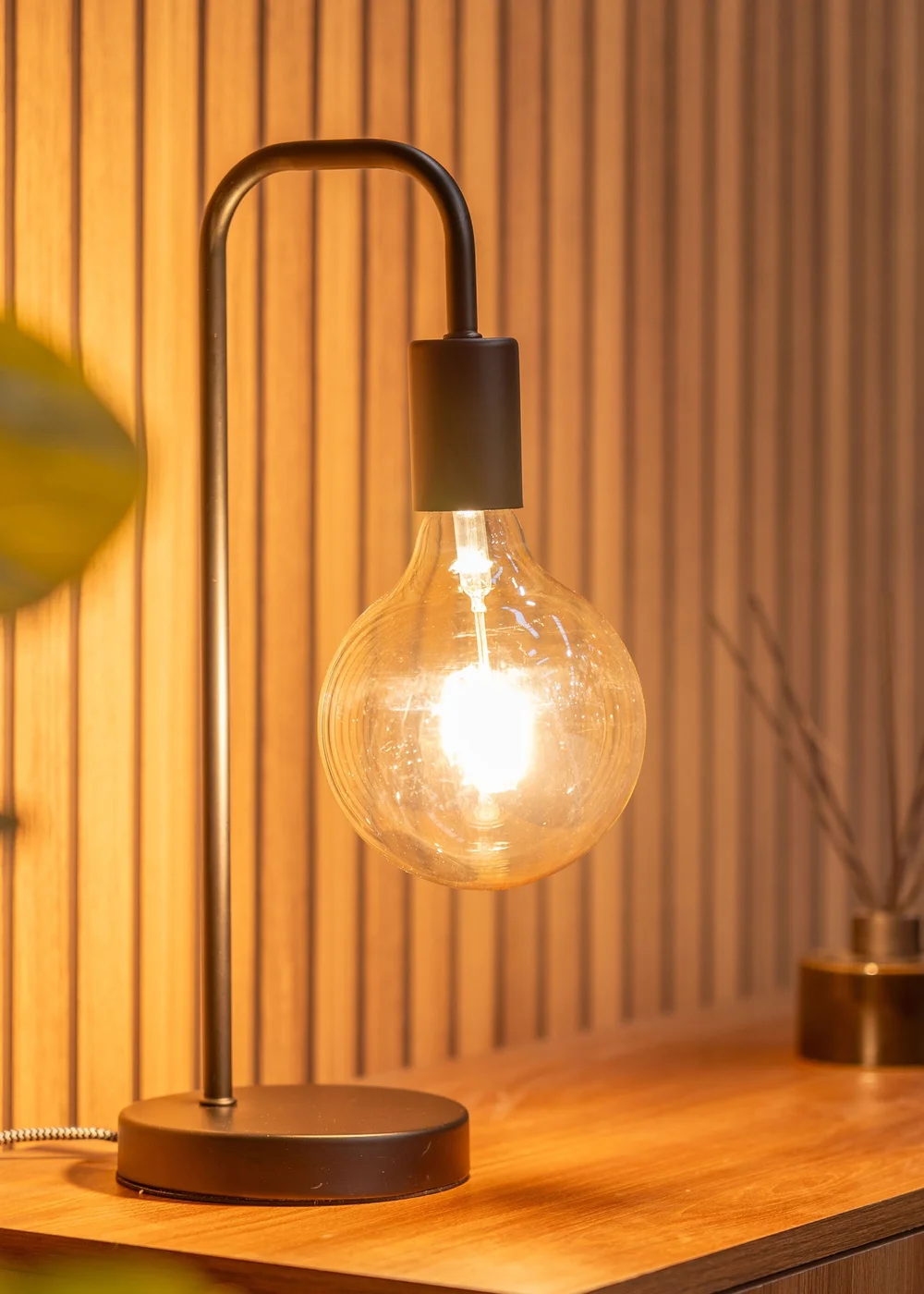 ValueLights Bronx Black Metal Table Lamp (40.5cm x 17cm x 14cm) - One Size Image 1