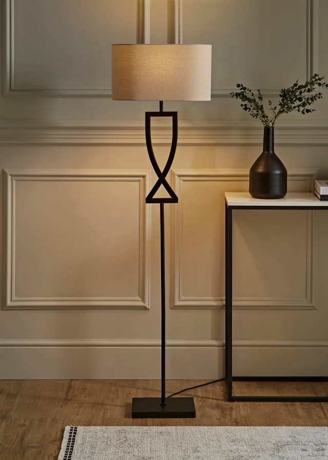 ValueLights Katniss Black Metal FLoor Lamp (145.5cm x 40cm x 25cm)