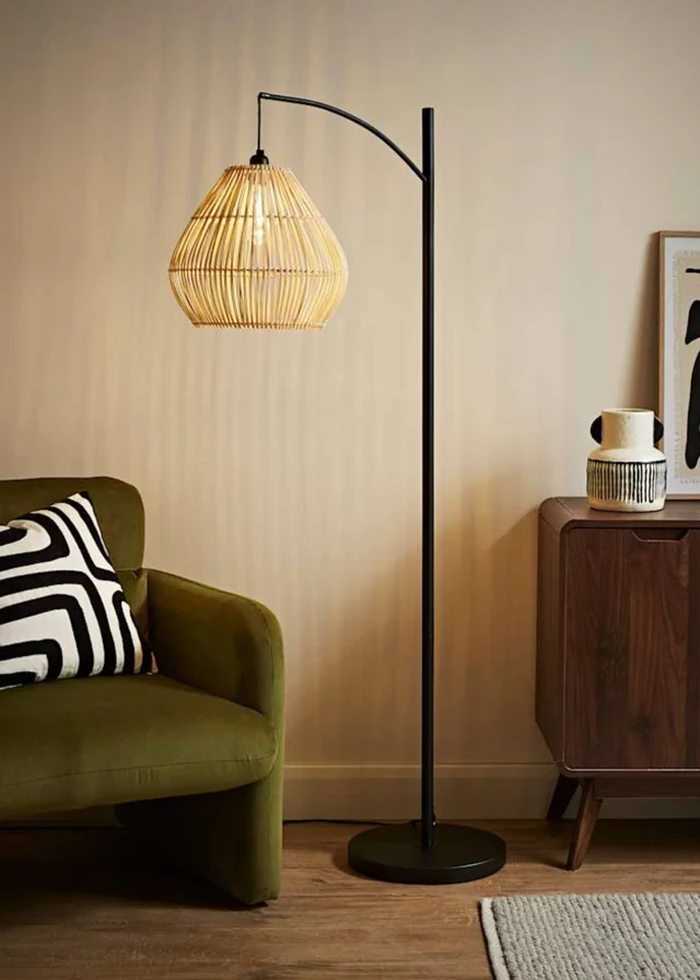 ValueLights Preto Black Metal Floor Lamp Rattan Teardrop Shade (157cm x 33cm)