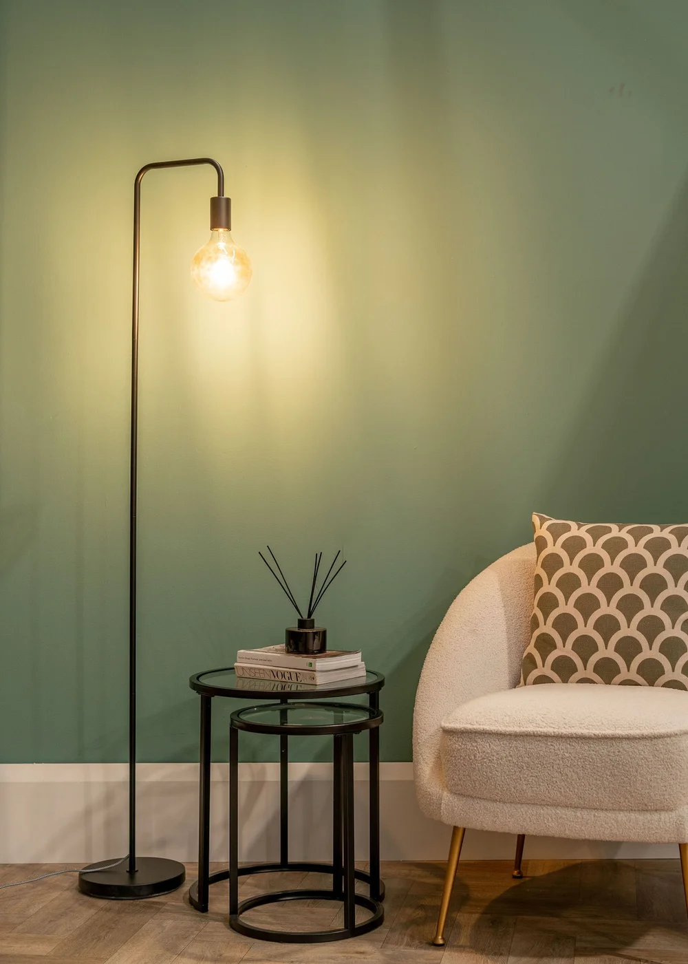 ValueLights Bronx Black Metal Floor Lamp (150.5cm x 22cm x 35.5cm) - One Size Image 3