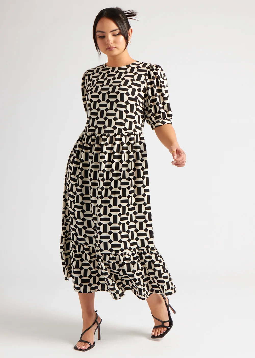 Urban Bliss Black Geometric Smock Dress - 8 Image 2