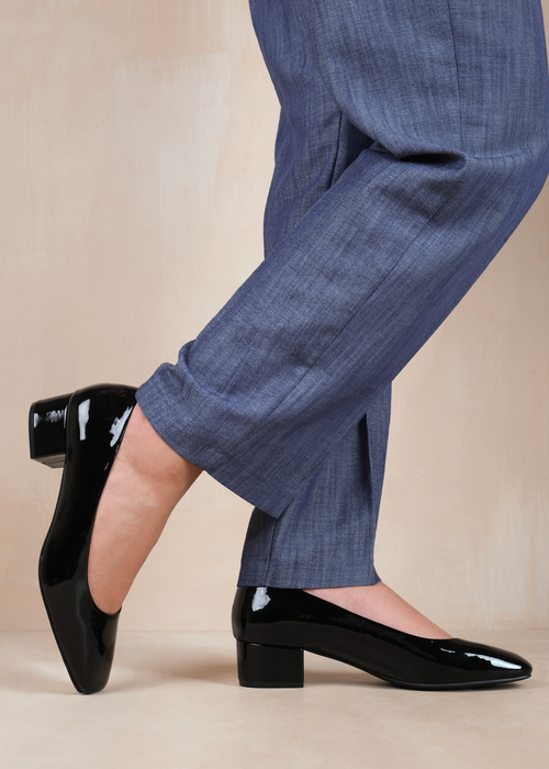 Where's That From Seattle Black Patent Wide-Fit Square Toe Heels - Size 5 Image 3