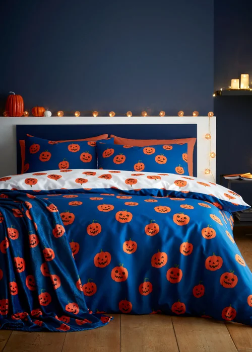 Catherine Lansfield Halloween Pumpkins Cosy Fleece Blanket Throw (130x170cm) - One Size Image 2