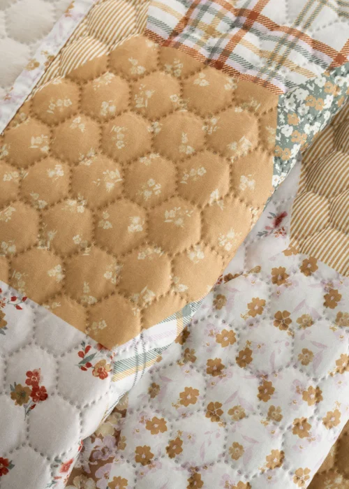 Catherine Lansfield Floral Patchwork Quilted Bedspread (220x230cm) - One Size Image 3