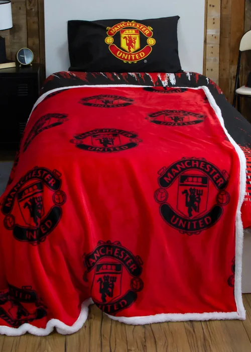 Manchester United FC Faux-Shearling Backed Fleece Throw (120x150cm) - 120 X 150 Image 1