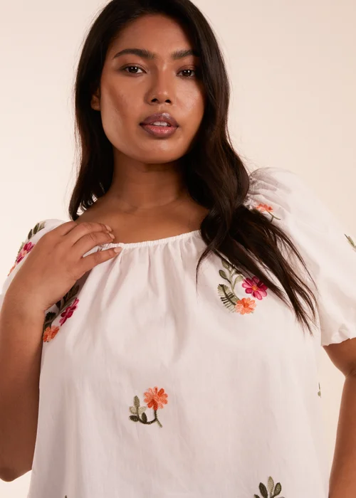 Blue Vanilla White Curve Milkmaid Flower Embroidered Top - Size 18-20 Image 3