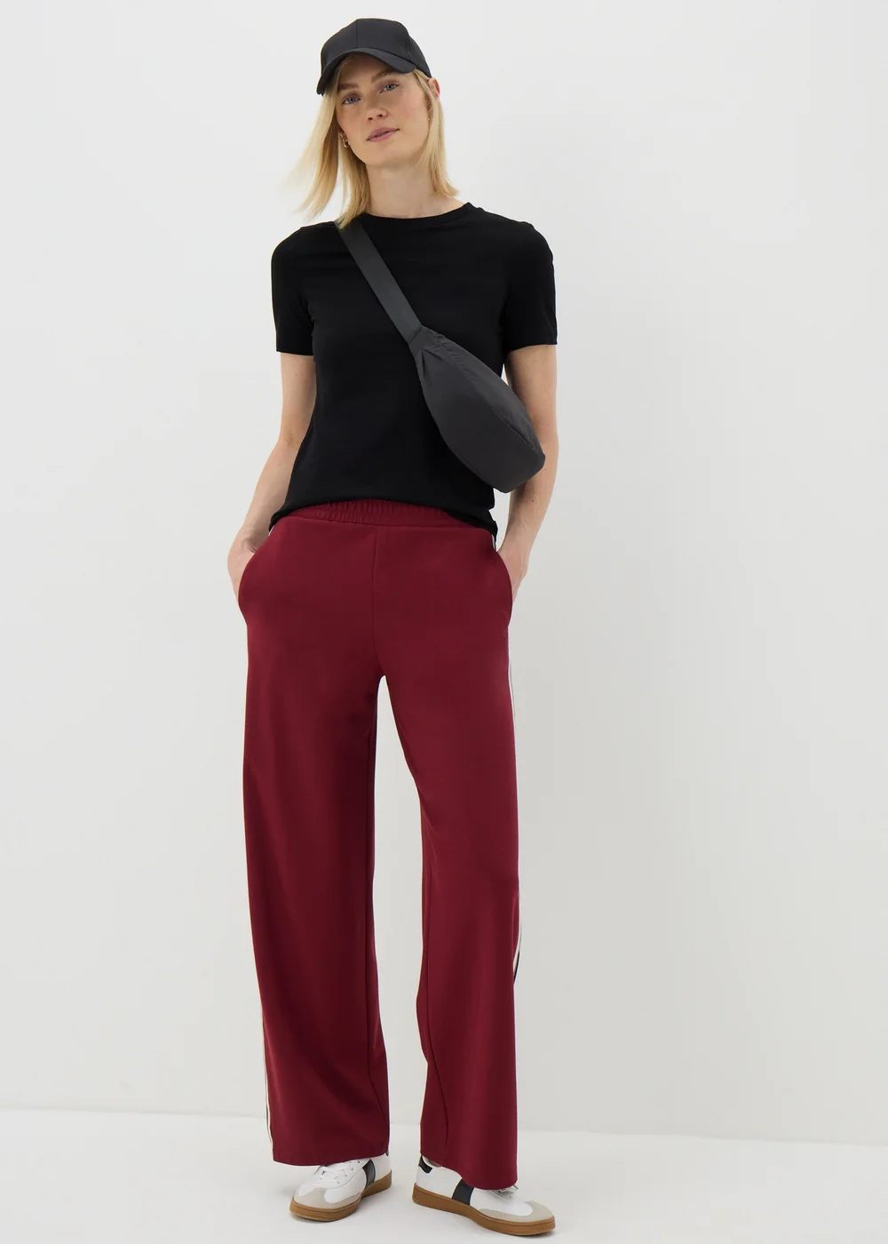 Black Crew Neck T-shirt - Size 10 Image 1