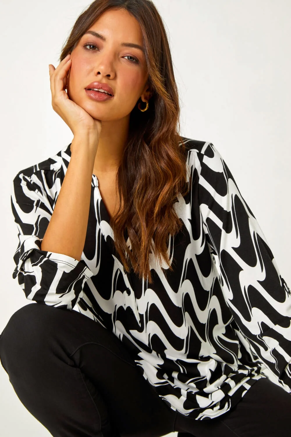 Roman Black Geometric Print Stretch Blouse - Size 16 Image 2