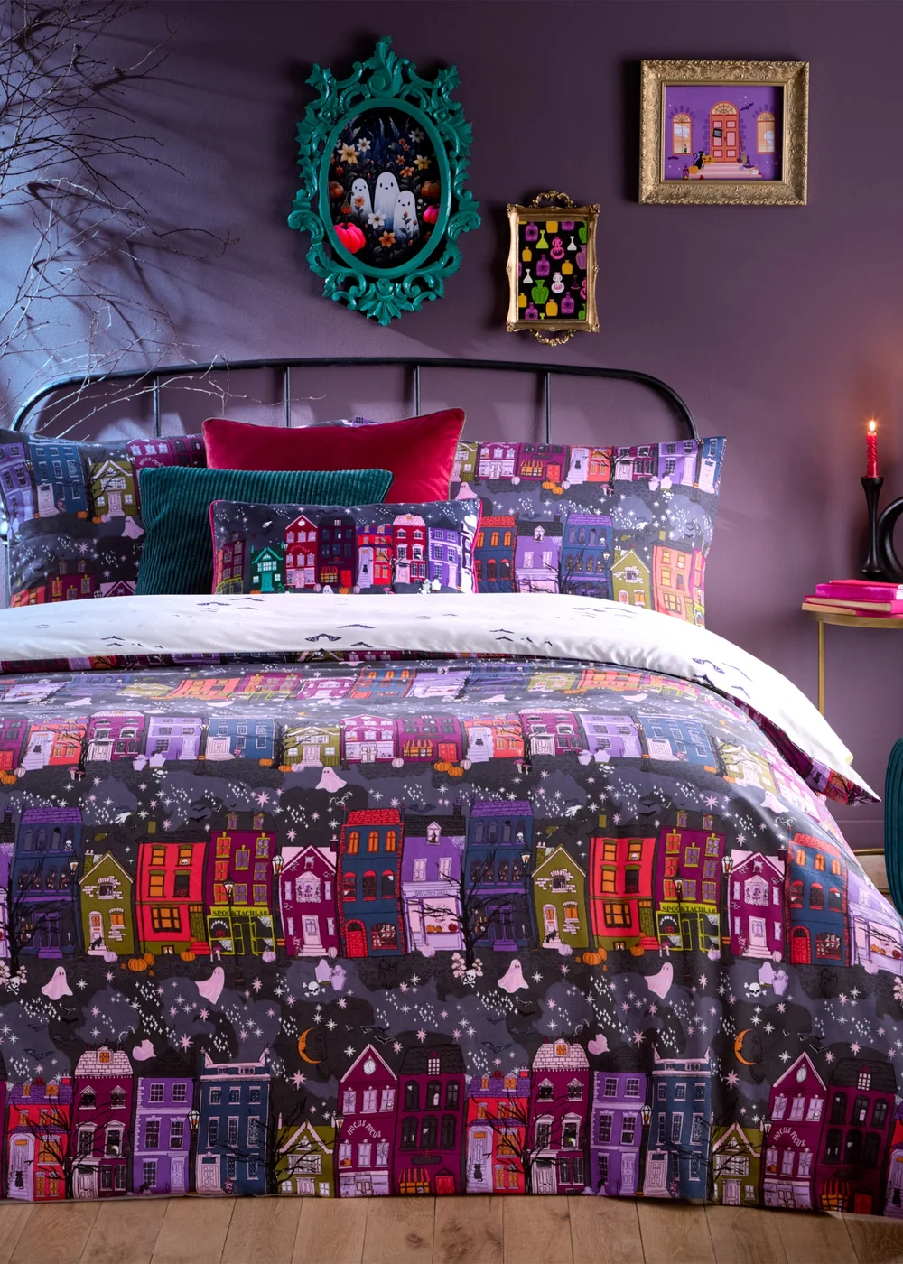 furn. Creepy Town Reversible Duvet Cover Set - King Image 1