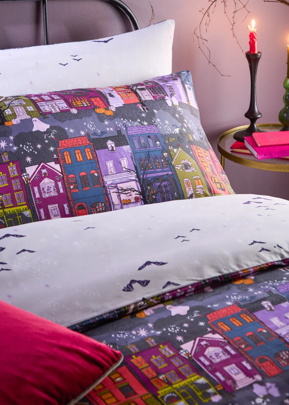 furn. Creepy Town Reversible Duvet Cover Set - King Image 2