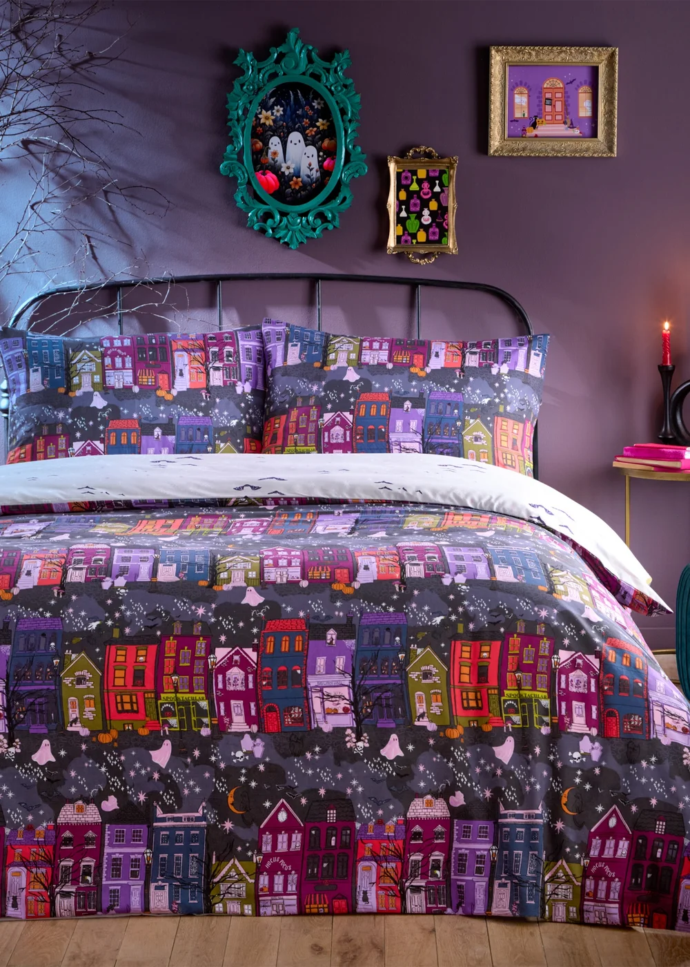 furn. Creepy Town Reversible Duvet Cover Set - King Image 4