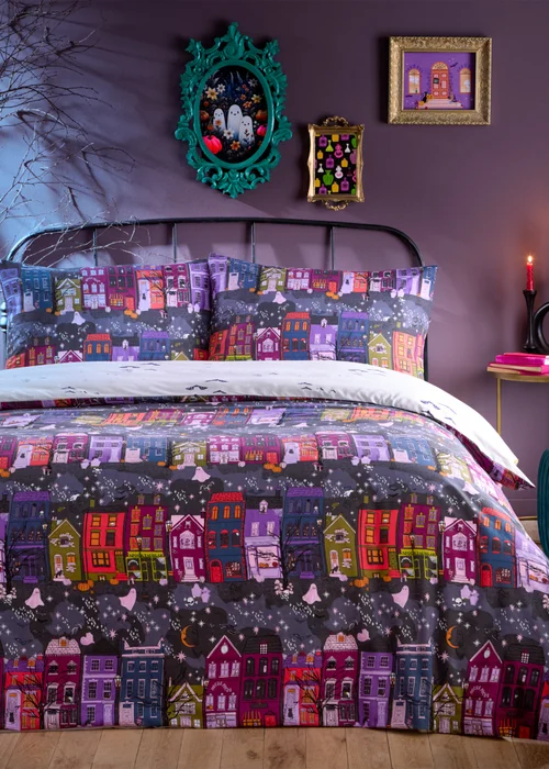 furn. Creepy Town Reversible Duvet Cover Set - King Image 4