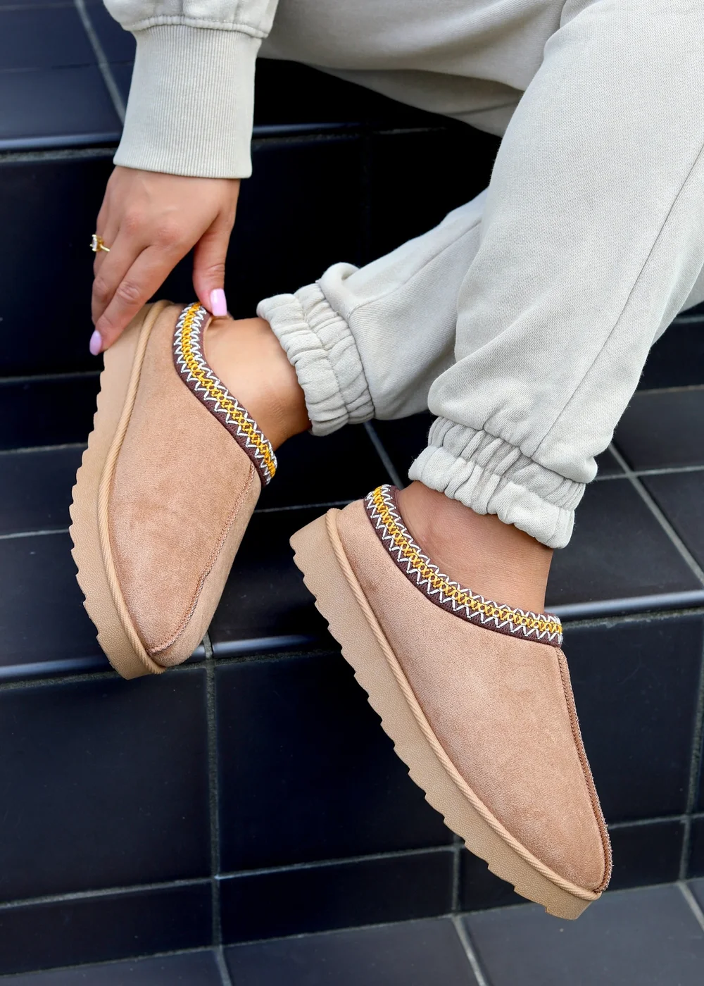 Linzi Tammy Chestnut Faux Suede Slipper - Size 7 Image 1