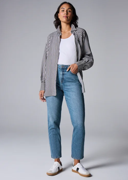 Blue Mid Wash Mom Style Jeans - Size 26 29 leg Image 1