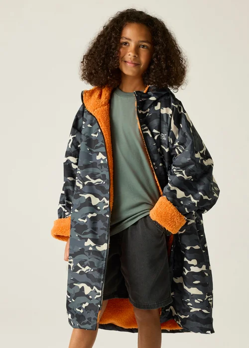 Regatta Black Camo Persimmon Junior Waterproof Robe with Hydrafort Technology (3-13 Years) - Age 9-13 Years Image 1