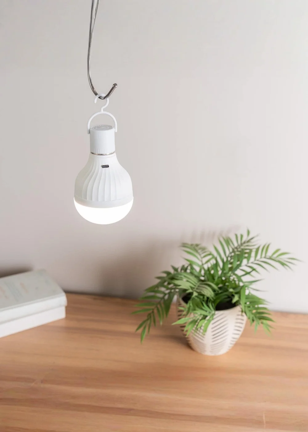 ValueLights LED ES E27 Rechargeable Light Bulb with Remote Control - One Size Image 1