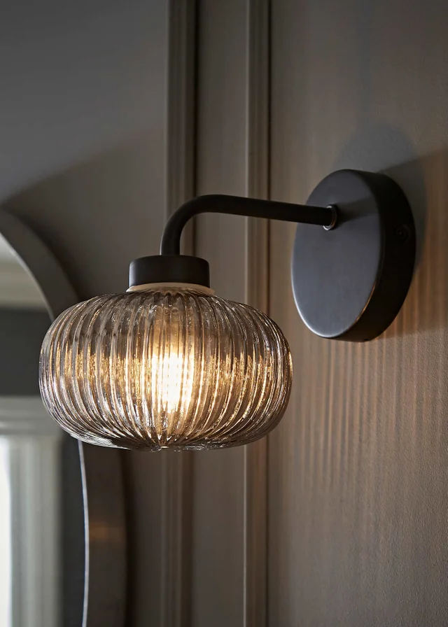 ValueLights Amaia Matte Black Wall Light with Clear Globe Shade