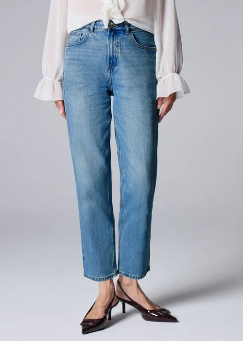 Light Wash Mom Jeans - Size 26 31 leg Image 3