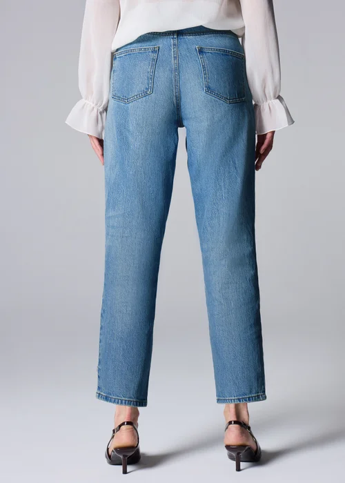 Light Wash Mom Jeans - Size 26 31 leg Image 4
