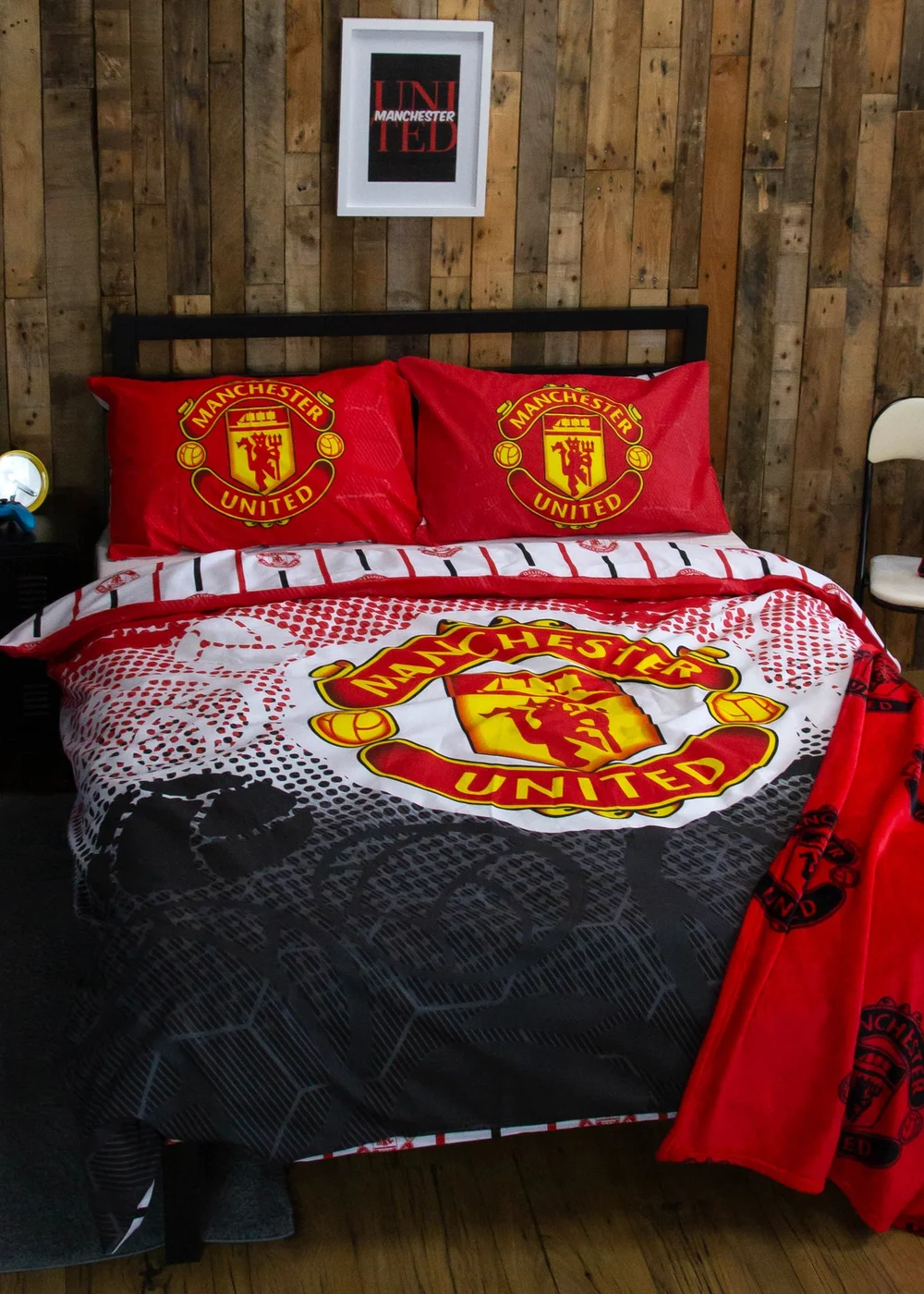 Manchester United FC Reversible Duvet Cover Set - Single Image 1