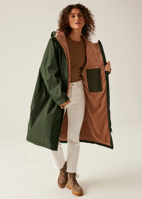 Regatta Dark Khaki Adult Waterproof Robe with Hydrafort Technology - L/XL Image 3